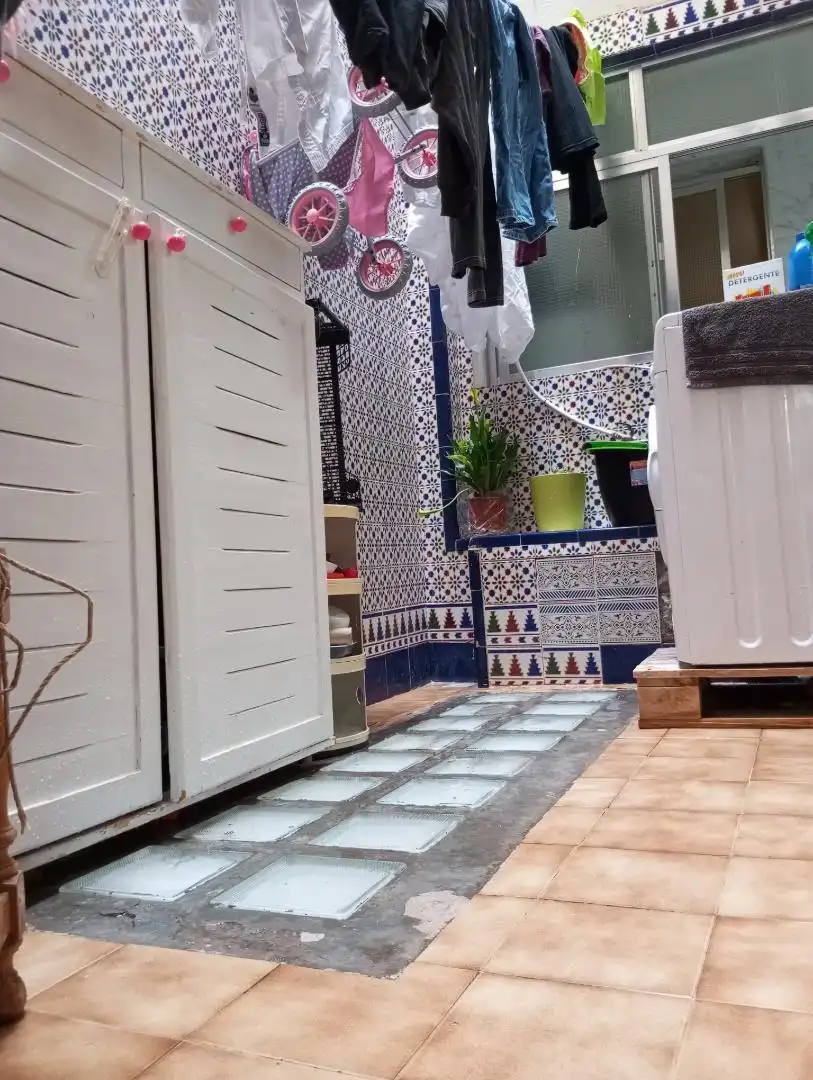 Piso en venta en Calle Santa Rosa, 14, Los Molinos - Villa Blanca Baño de Piso en venta en Almería con Terraza, Amueblado y Lavadora