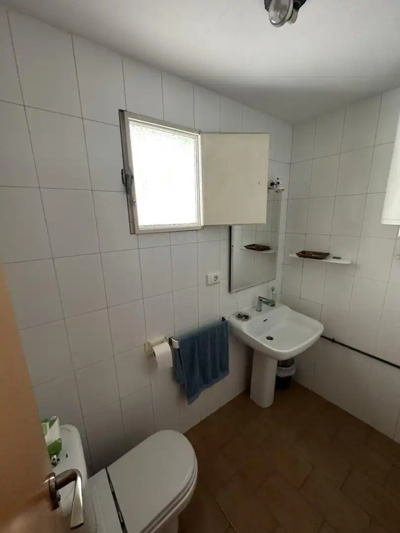 Büro zum Verkauf in Carrer de Sant Rafael, 6, Centro Histórico Badezimmer von Büro zum Verkauf in Gandia mit Klimaanlage und Abstellraum