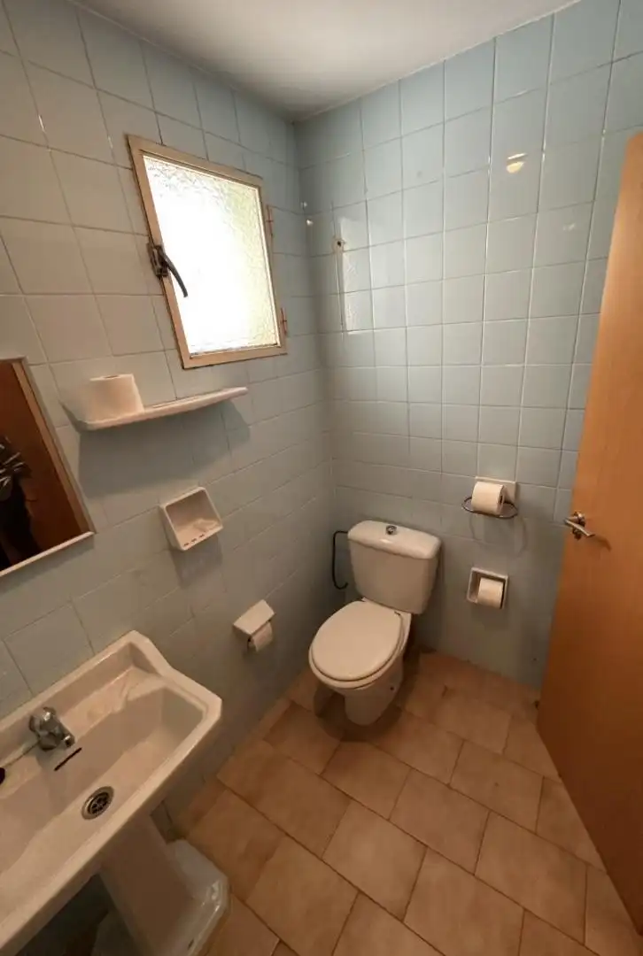 Büro zum Verkauf in Carrer de Sant Rafael, 6, Centro Histórico Badezimmer von Büro zum Verkauf in Gandia mit Klimaanlage und Abstellraum