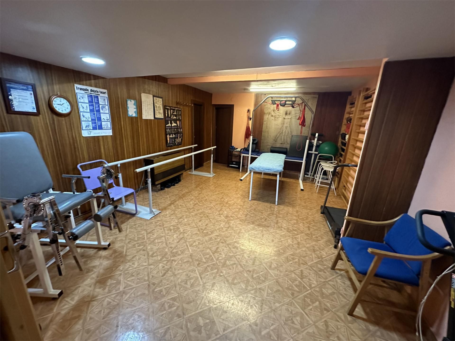 Office for sale in Gandia  with Air Conditioner and Storage room