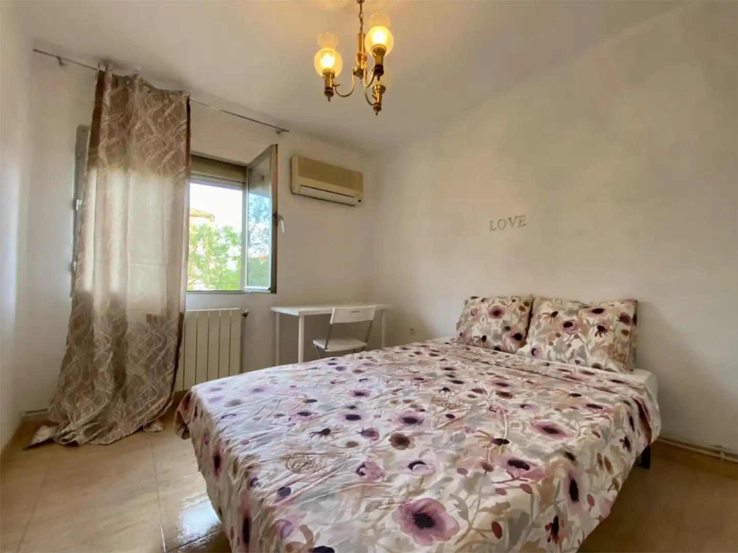 Zimmer in Plaza Vulcano, 15, Abrantes Schlafzimmer von Wohnung zur untervermieten in Madrid mit Heizung, Möbliert und Ofen