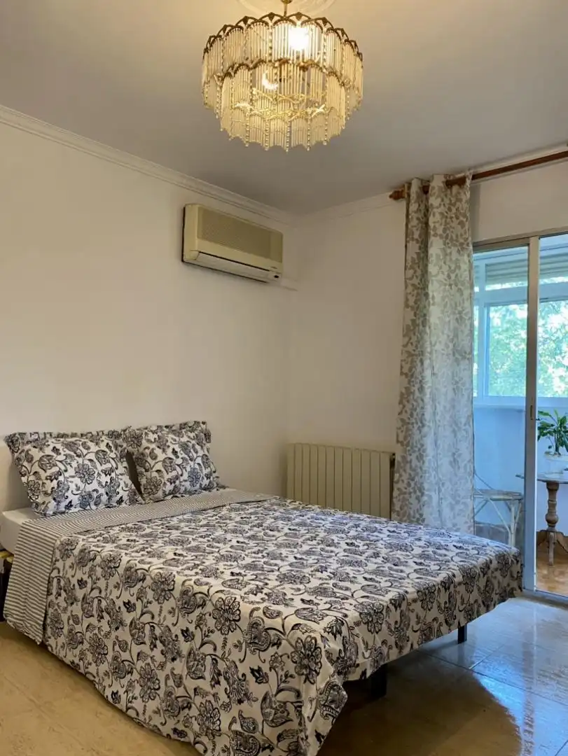 Zimmer in Plaza Vulcano, 15, Abrantes Schlafzimmer von Wohnung zur untervermieten in Madrid mit Heizung, Möbliert und Ofen