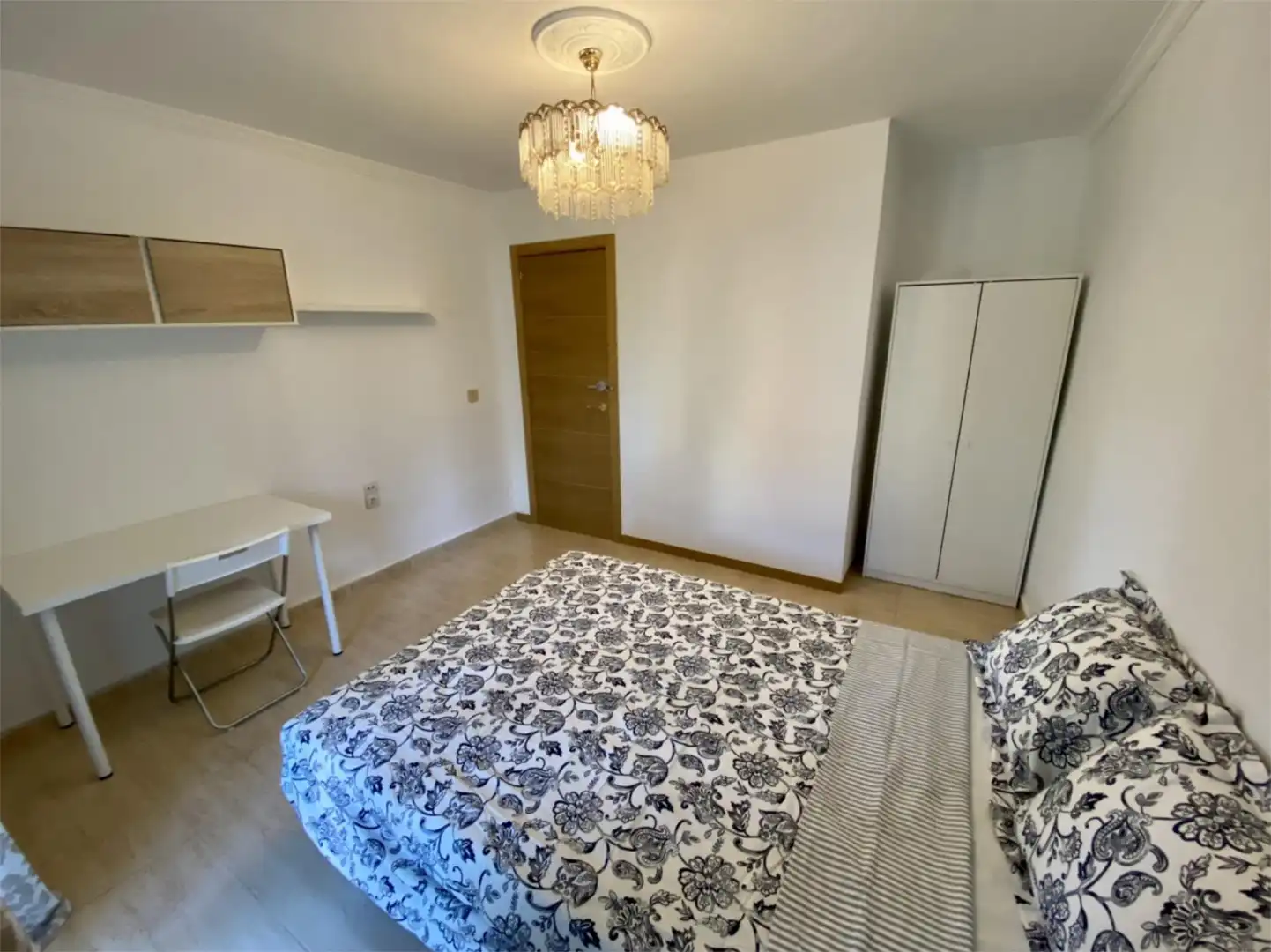 Zimmer in Plaza Vulcano, 15, Abrantes Schlafzimmer von Wohnung zur untervermieten in Madrid mit Heizung, Möbliert und Ofen