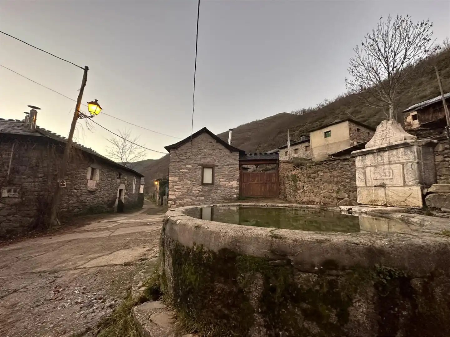 Country homes for sale in Avenida Valseco, 2, Palacios del Sil Exterior view of Country homes for sale in Palacios del Sil with Heating, Parquet flooring and Storage room