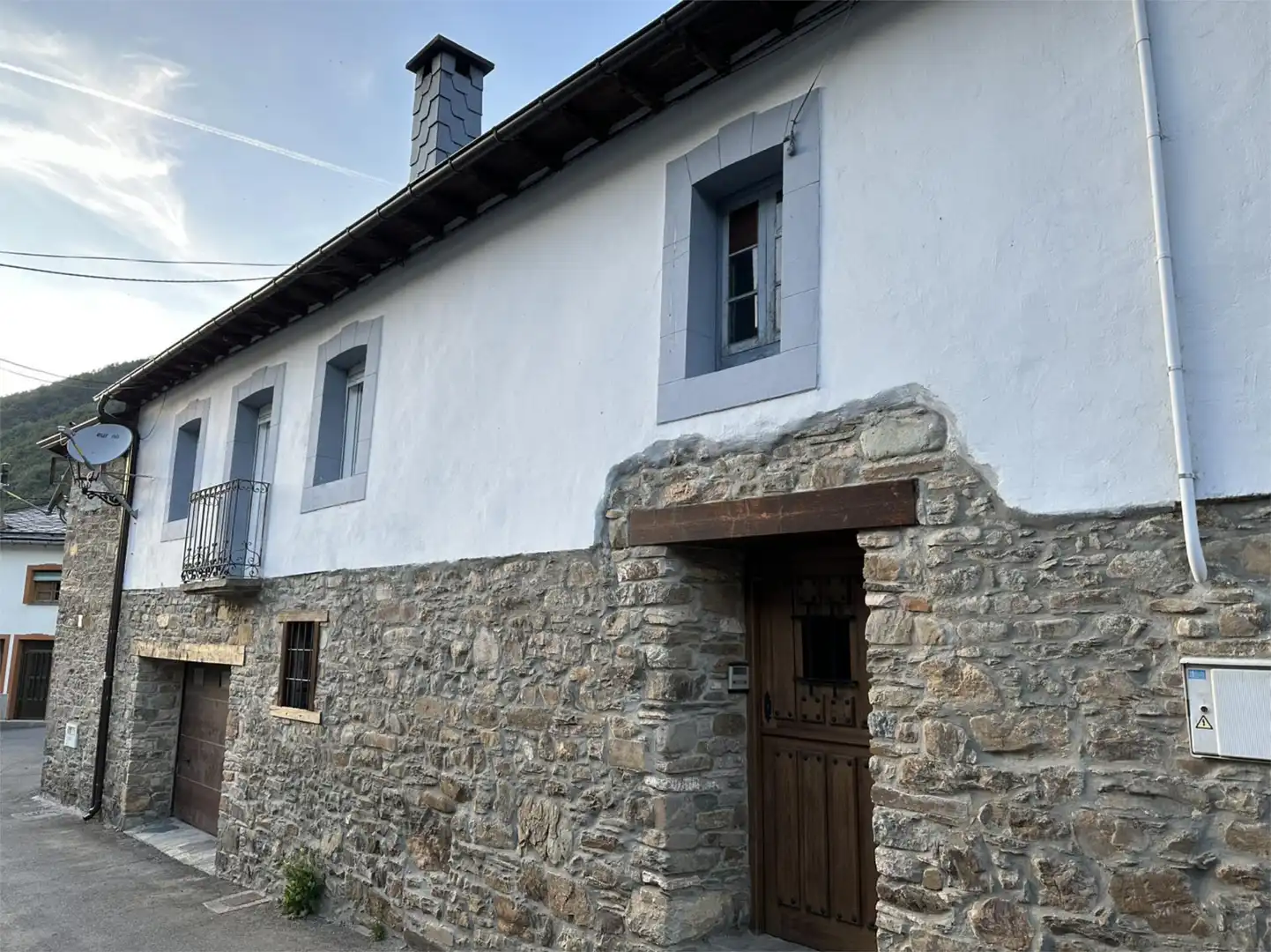 Country homes for sale in Avenida Valseco, 2, Palacios del Sil Exterior view of Country homes for sale in Palacios del Sil with Heating, Parquet flooring and Storage room
