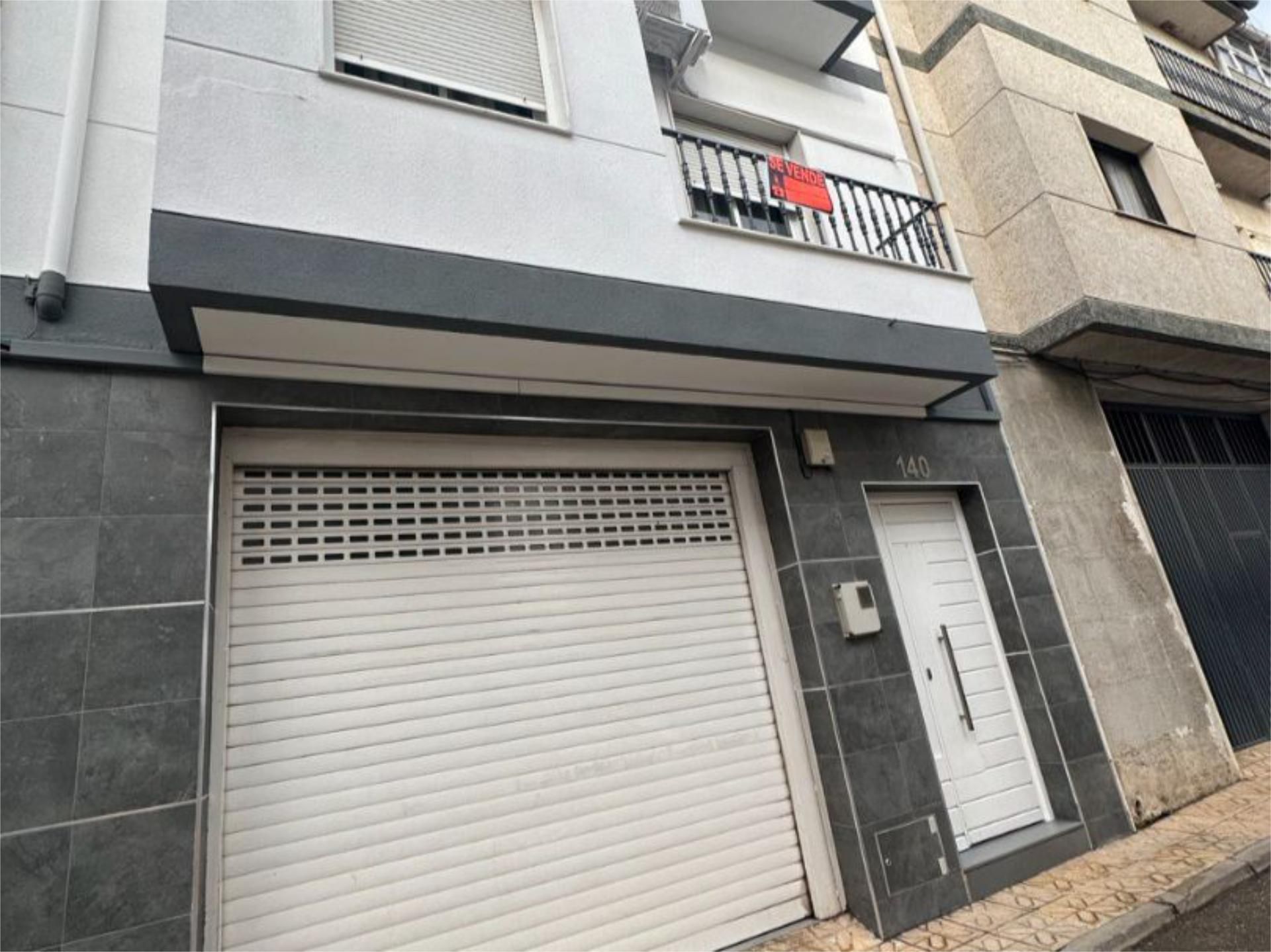 Vista exterior de Casa adosada en venda en Fuensanta de Martos amb Aire condicionat i Balcó