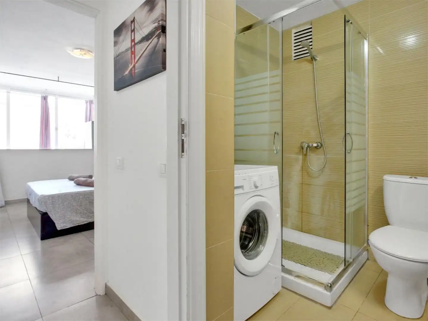 Piso en venta en Calle Chasna, 6, Costa del Silencio Baño de Piso en venta en Arona con Piscina y Amueblado