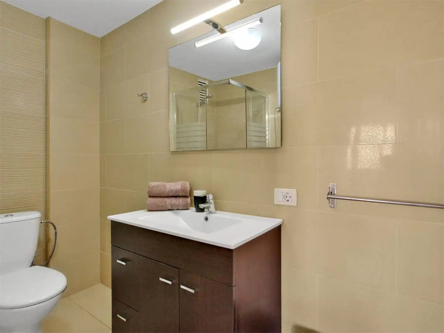 Piso en venta en Calle Chasna, 6, Costa del Silencio Baño de Piso en venta en Arona con Piscina y Amueblado