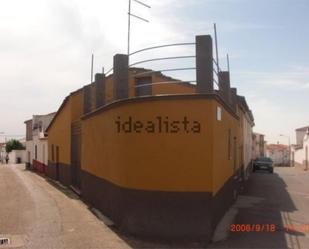 Vista exterior de Casa adosada en venda en Zorita amb Terrassa