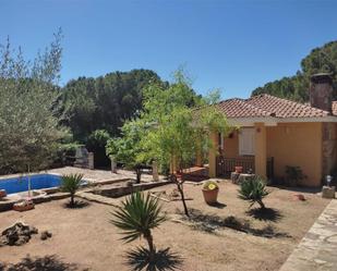 Vista exterior de Casa o xalet en venda en Almorox amb Terrassa i Piscina