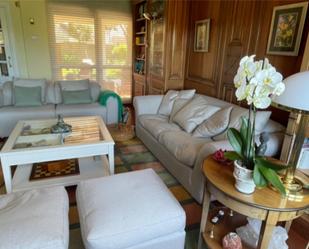 Sala d'estar de Casa o xalet en venda en Egüés amb Terrassa i Piscina