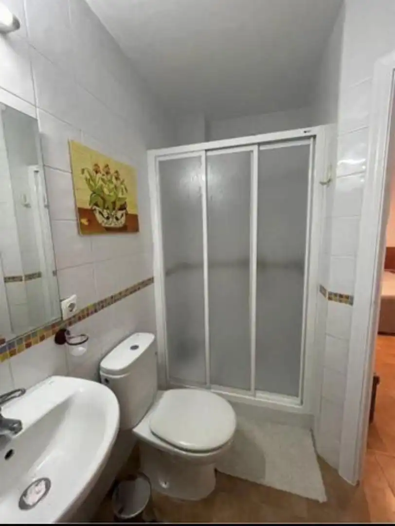 Planta baja de alquiler en Calle Muñoz Seca, 37, Los Palacios y Villafranca Baño de Planta baja de alquiler en Los Palacios y Villafranca con Aire acondicionado, Calefacción y Lavadora