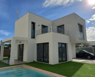 Vista exterior de Casa o xalet en venda en Santa Margalida amb Aire condicionat, Terrassa i Piscina