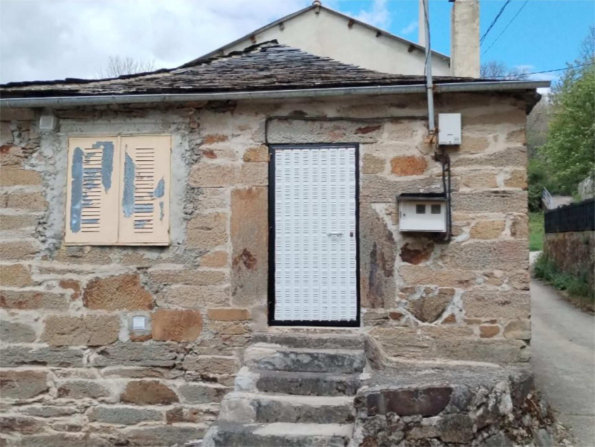 Exterior view of Flat for sale in Trefacio  with Storage room