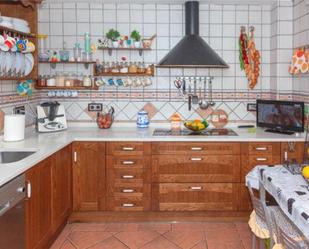 Kitchen of Single-family semi-detached for sale in Parla  with Swimming Pool