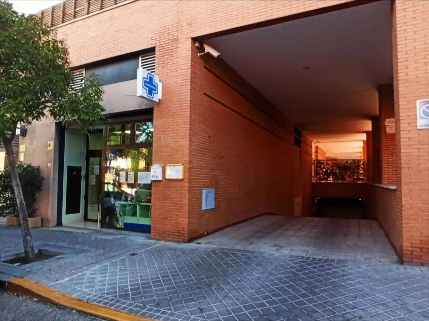 Garage for rent in Calle Alegría de Oria, 34, Salvador Garage for rent in Madrid