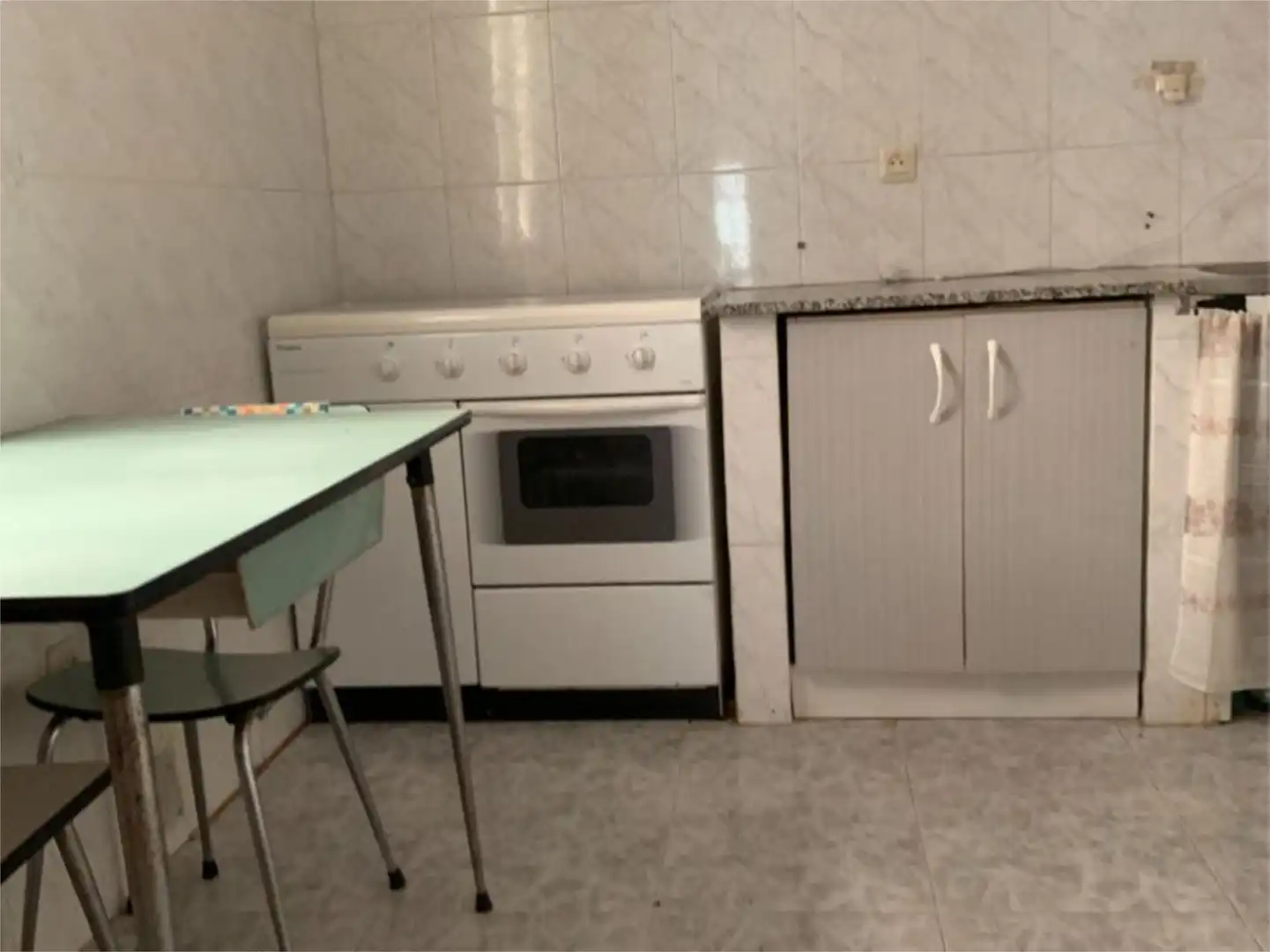 Piso en venta en Calle Hongallega, 6, Fuentes de Carbajal Cocina de Piso en venta en Fuentes de Carbajal con Trastero y Amueblado