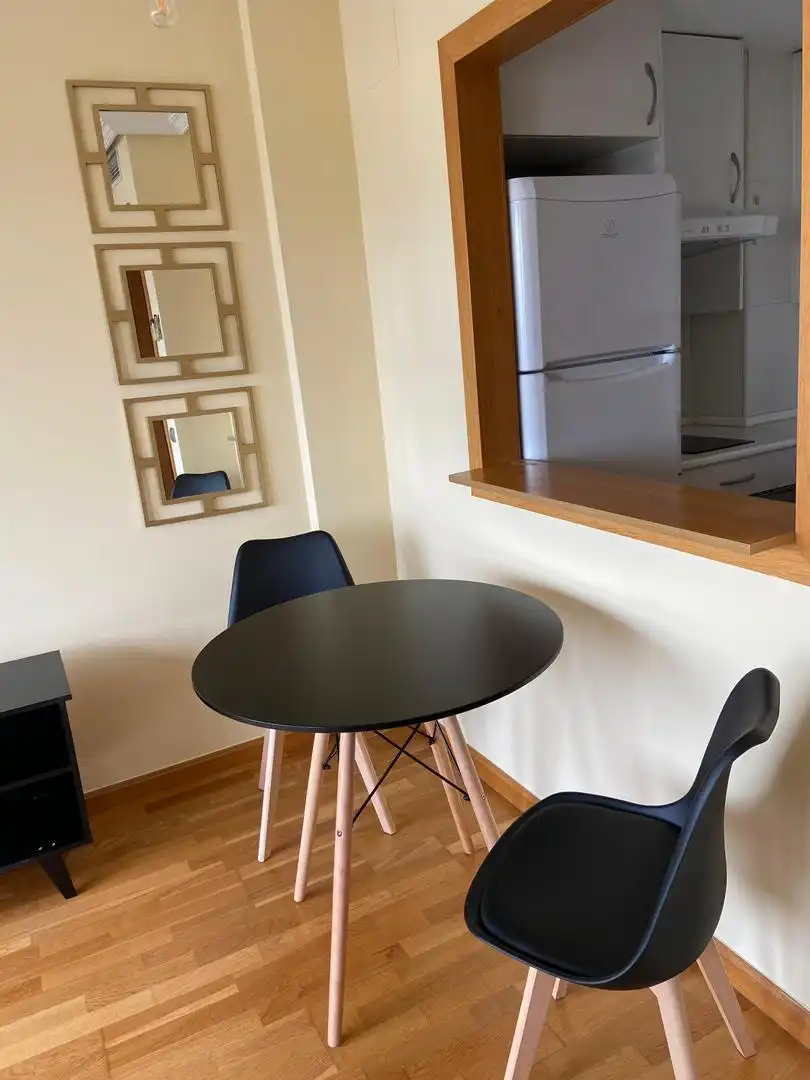 Comedor de Piso de alquiler en  Madrid Capital con Aire acondicionado y Piscina