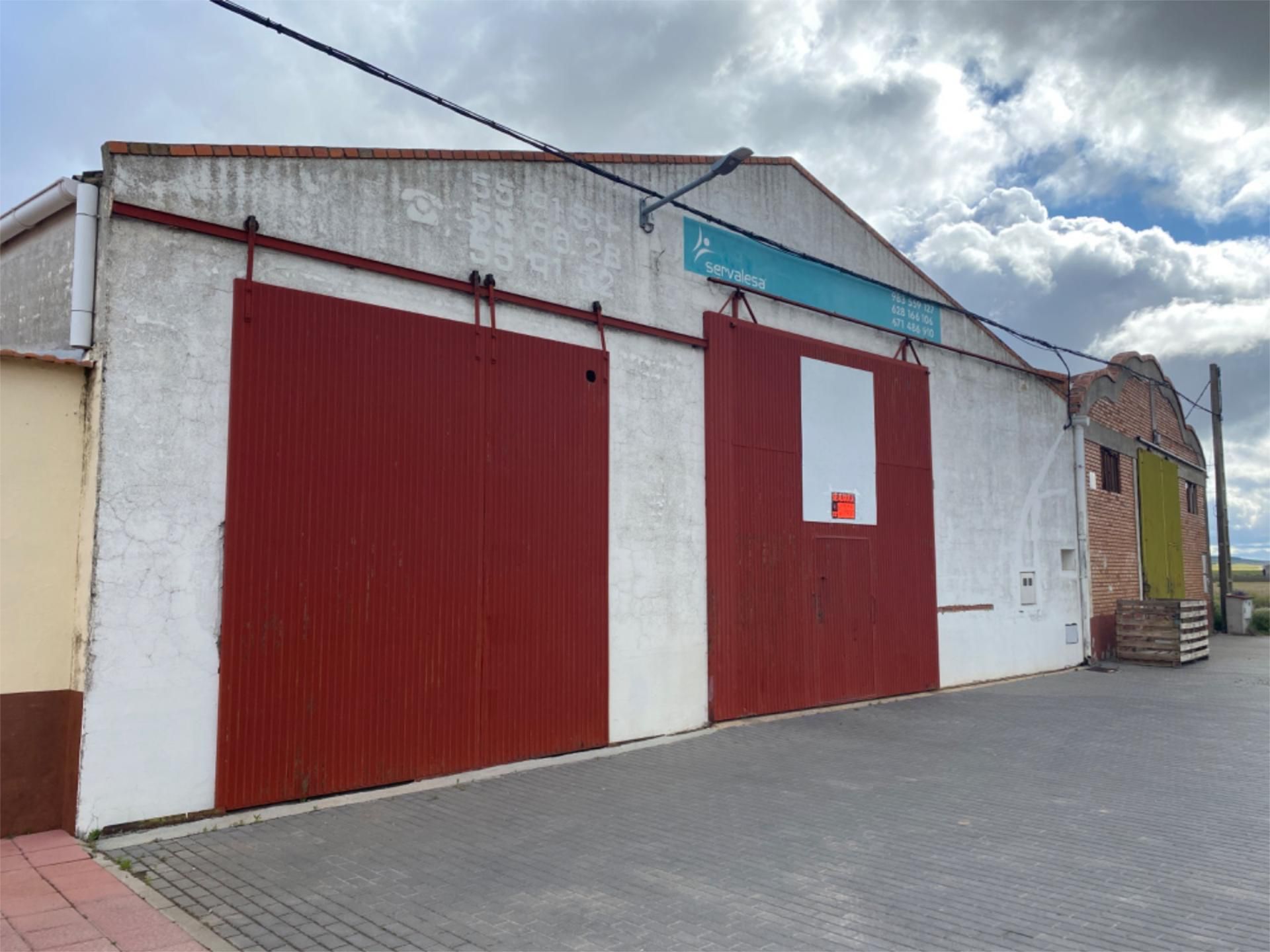 Vista exterior de Nau industrial de lloguer en Serrada