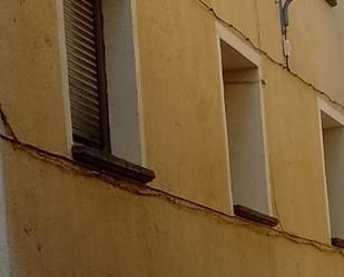 Vista exterior de Casa adosada en venda en Sabiñán amb Terrassa i Balcó