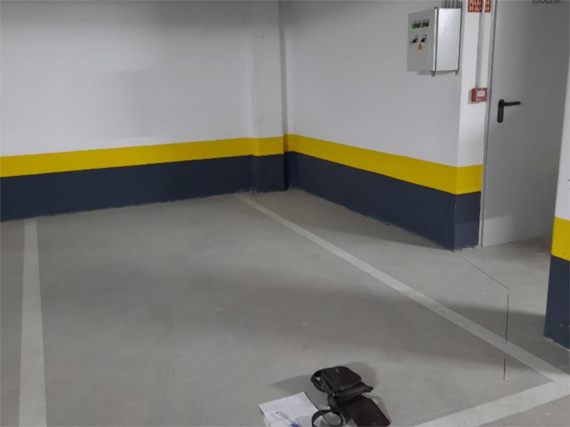 Garaje de alquiler en Calle la Luna, 3, Las Lomas - Salinera - La Muñeca Parking de Garaje de alquiler en Guadalajara Capital