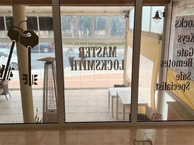 Local comercial en Venta en Calle Haya, 126 en Pinar del Advocat - Cometa