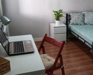 Dormitori de Pis per a compartir en Parets del Vallès amb Balcó