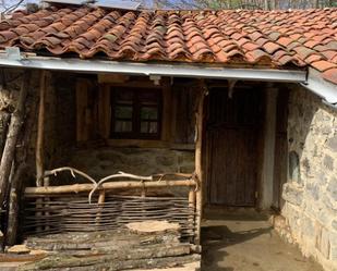 Vista exterior de Casa adosada en venda en Caso