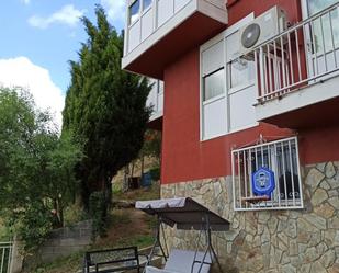 Vista exterior de Casa adosada en venda en Ponferrada amb Aire condicionat i Balcó