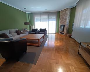 Sala d'estar de Casa o xalet en venda en Burgos Capital amb Terrassa