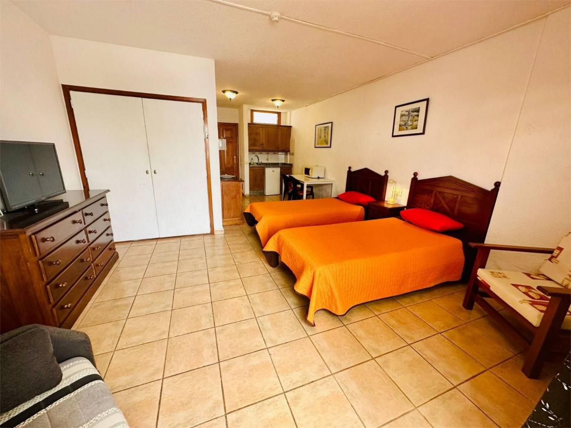 Dormitori de Apartament en venda en Arona amb Terrassa i Piscina