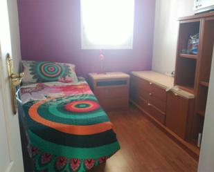 Bedroom of Flat to share in San Fernando  with Air Conditioner, Heating and Parquet flooring