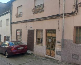 Vista exterior de Casa adosada en venda en Valverde del Fresno amb Terrassa i Balcó