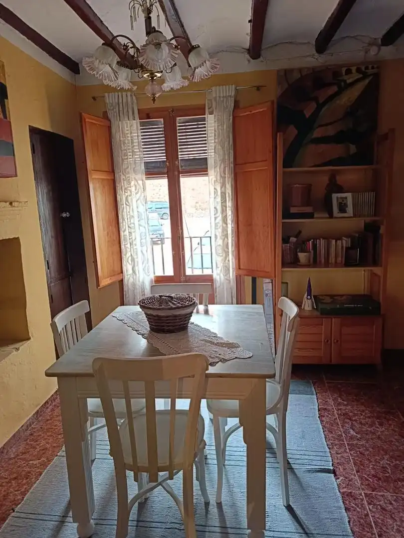 Casa adosada en venta en Plaza de la Iglesia, 1, Azuébar Comedor de Casa adosada en venta en Azuébar con Calefacción, Trastero y Amueblado
