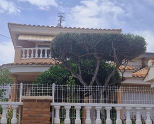 Vista exterior de Casa o xalet en venda en Calafell amb Aire condicionat, Terrassa i Piscina