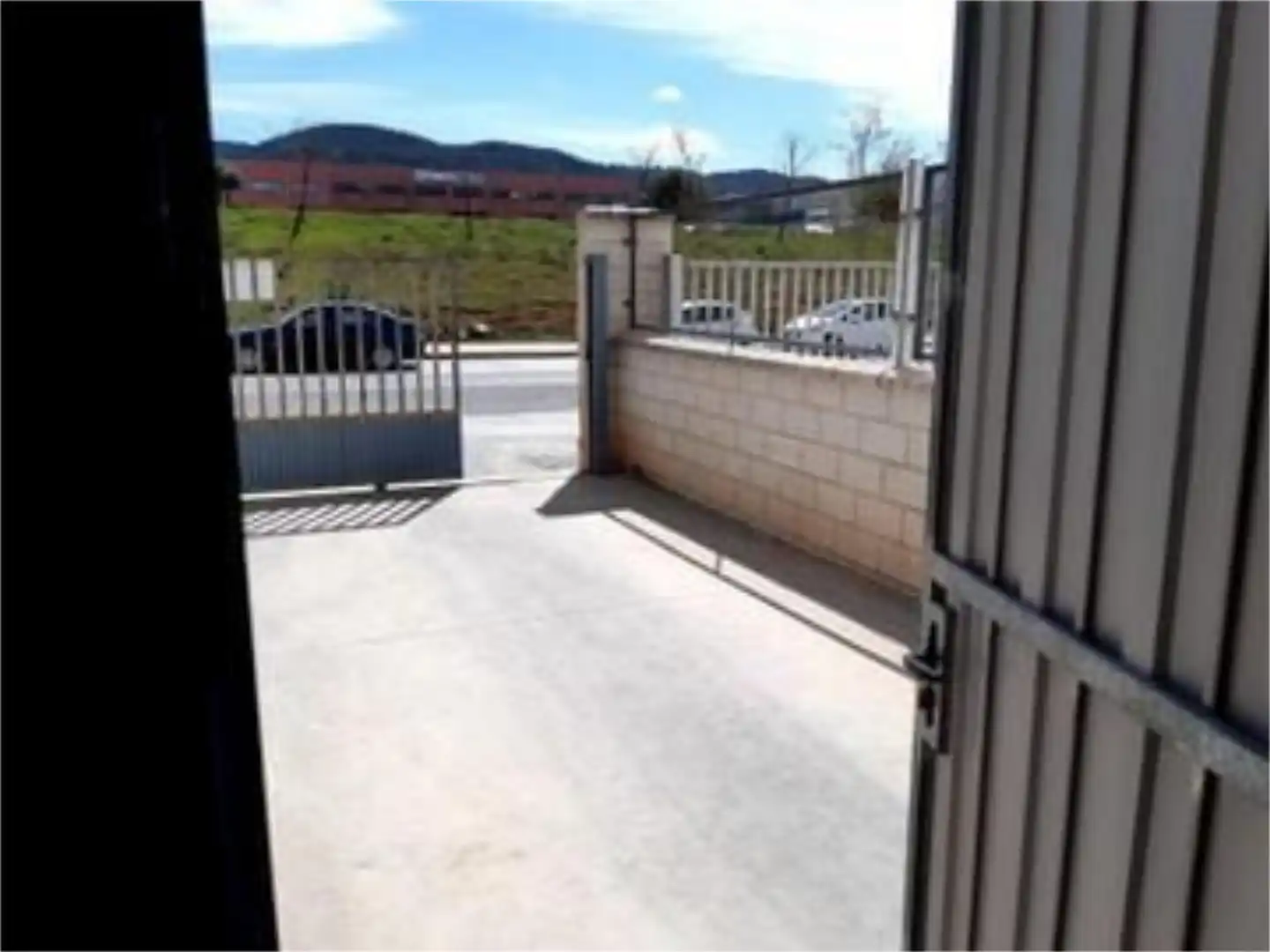 Fabrikhallen zur Miete in Calle Canarias, 35, Zona de la Vega Parkplatz von Fabrikhallen zur Miete in Antequera mit Klimaanlage