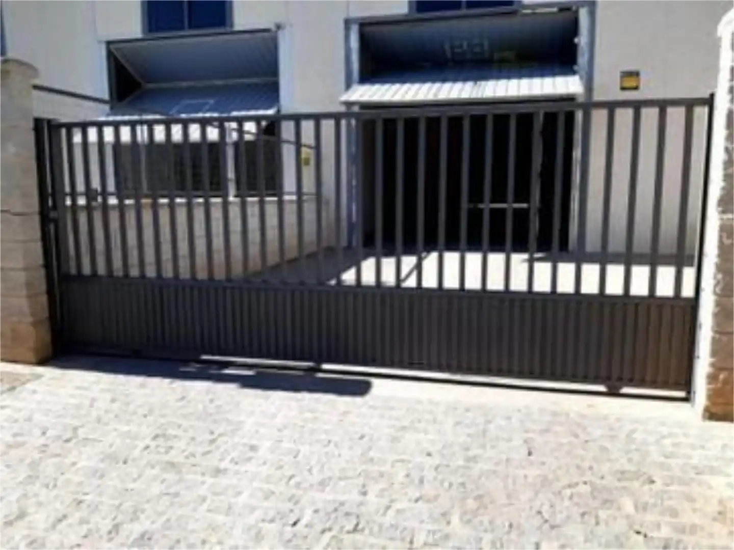 Fabrikhallen zur Miete in Calle Canarias, 35, Zona de la Vega Außenansicht von Fabrikhallen zur Miete in Antequera mit Klimaanlage