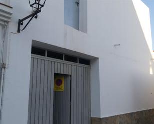 Vista exterior de Casa adosada en venda en Jimena de la Frontera amb Terrassa i Balcó