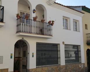 Vista exterior de Casa adosada en venda en Jimena de la Frontera amb Terrassa, Moblat i Balcó