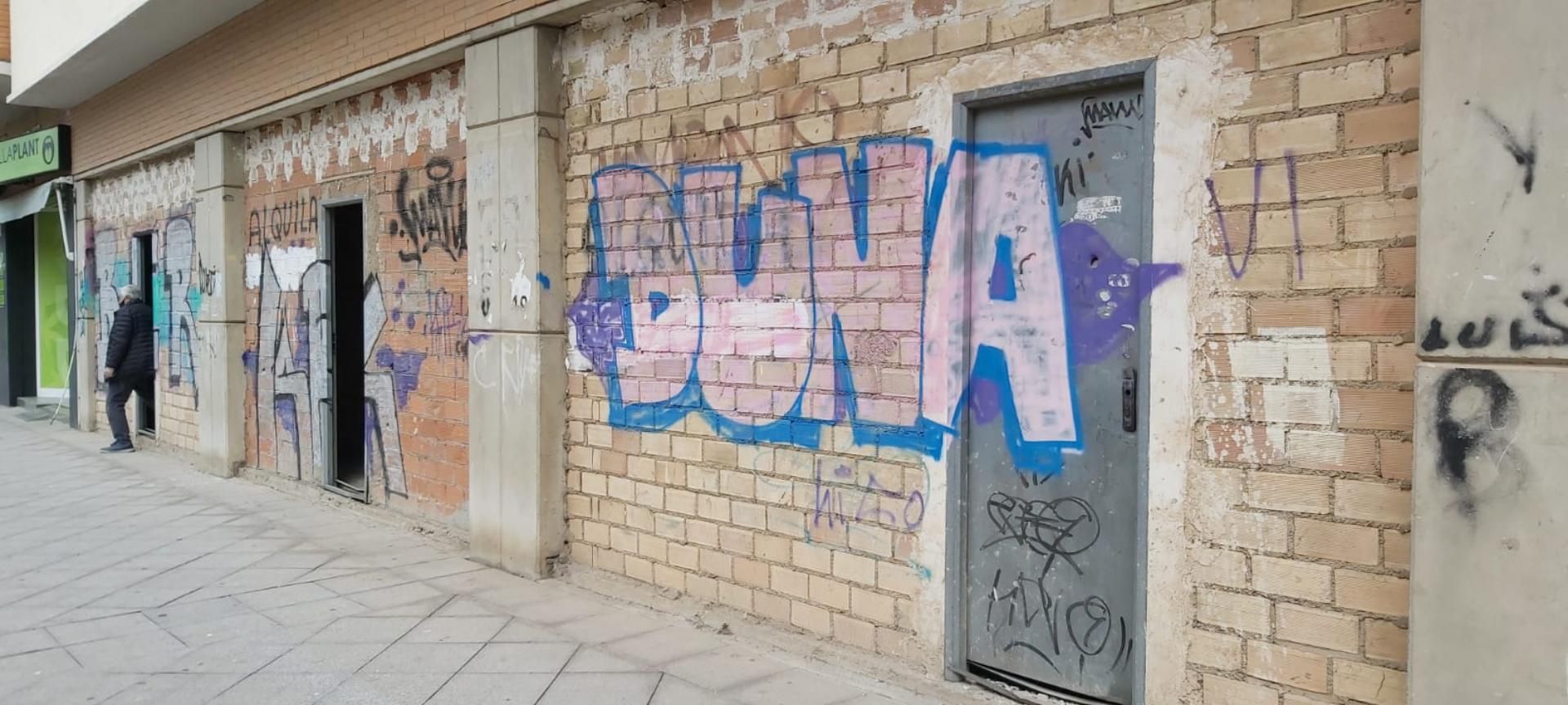 Vista exterior de Local en venta en  Granada Capital