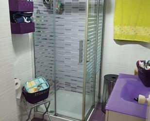 Bathroom of Flat for sale in  Sevilla Capital  with Air Conditioner and Terrace