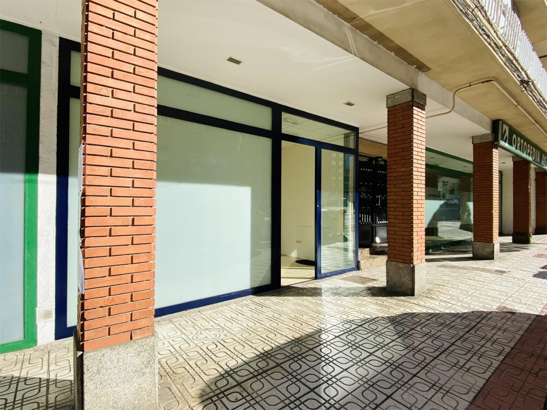 Vista exterior de Local en venda en Ávila Capital amb Aire condicionat i Calefacció