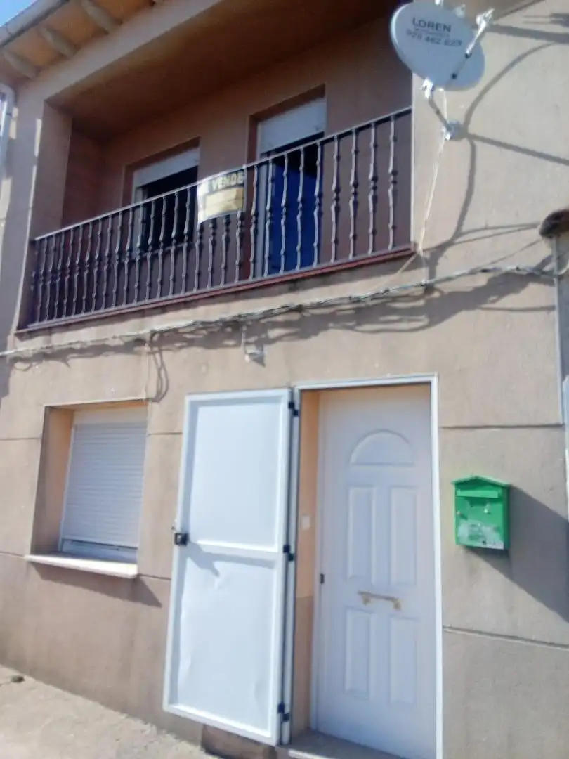 Casa adosada en venta en Calle San Lorenzo, 15, El Bodón Vista exterior de Casa adosada en venta en El Bodón con Jardín privado y Terraza