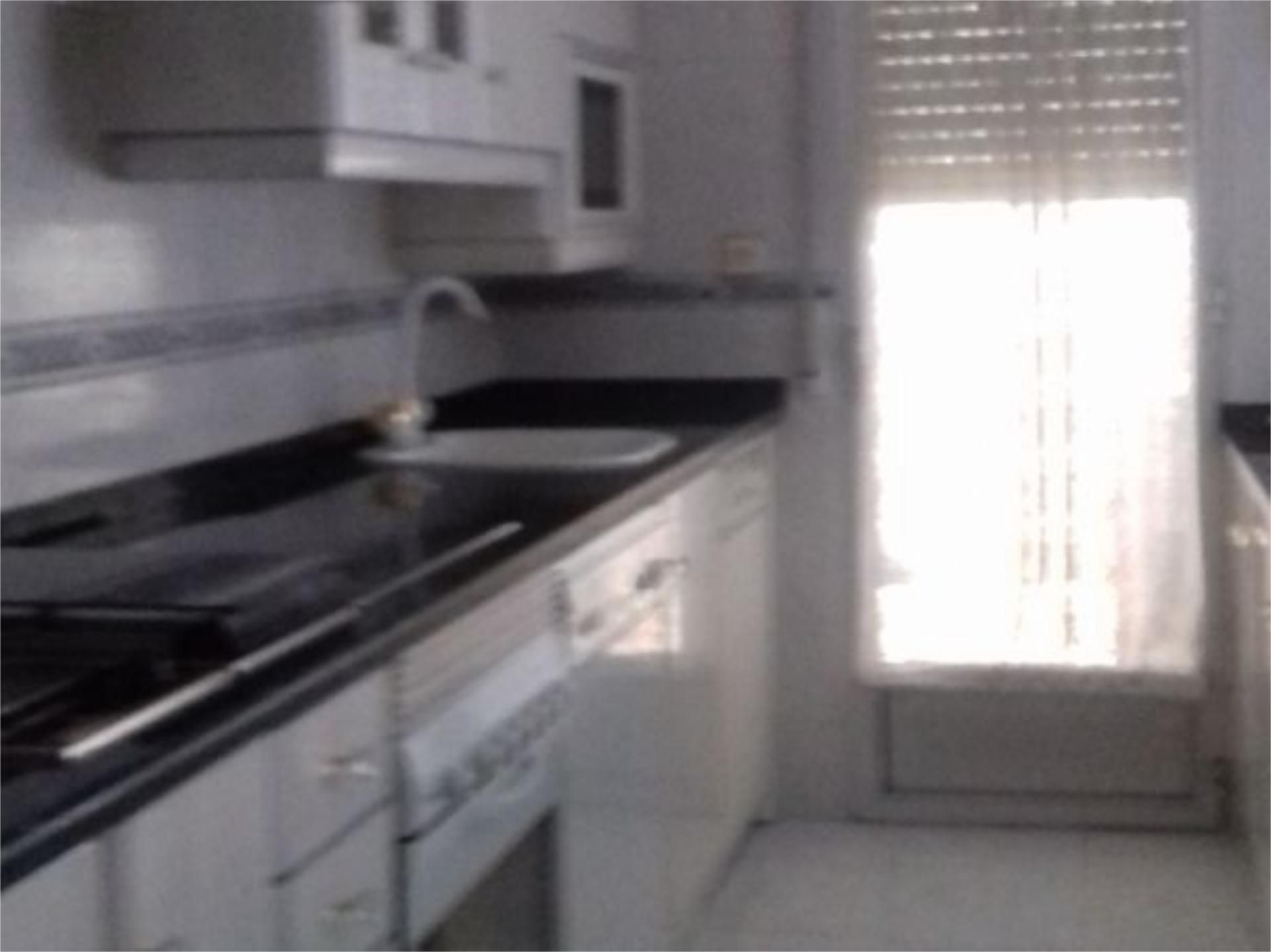 Cuina de Casa adosada en venda en Cuéllar amb Calefacció, Terrassa i Balcó
