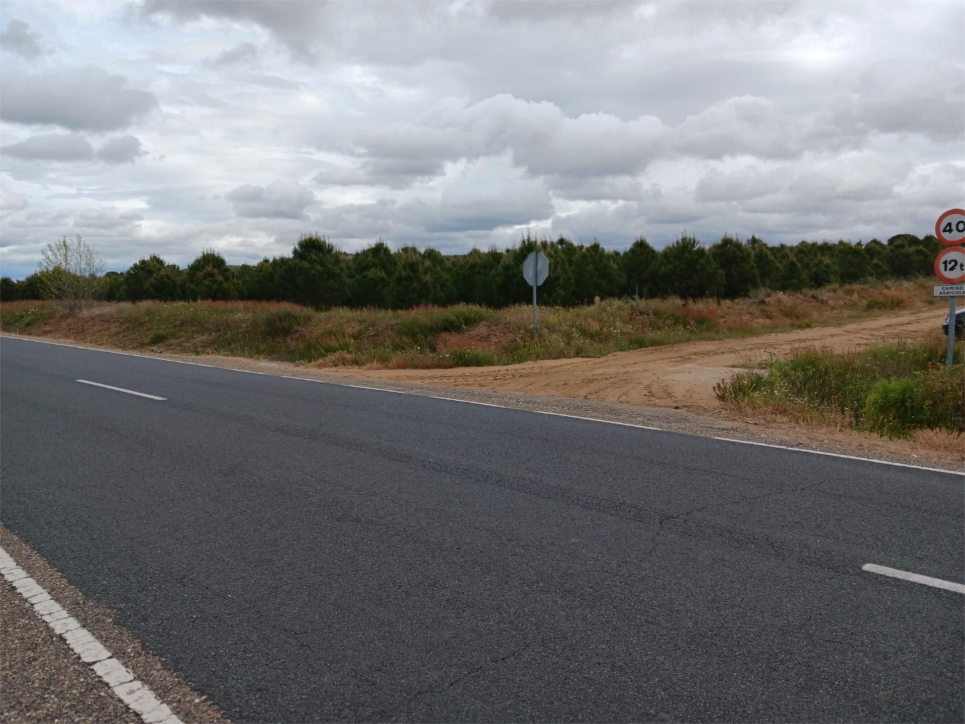 Land for sale in Valdefinjas
