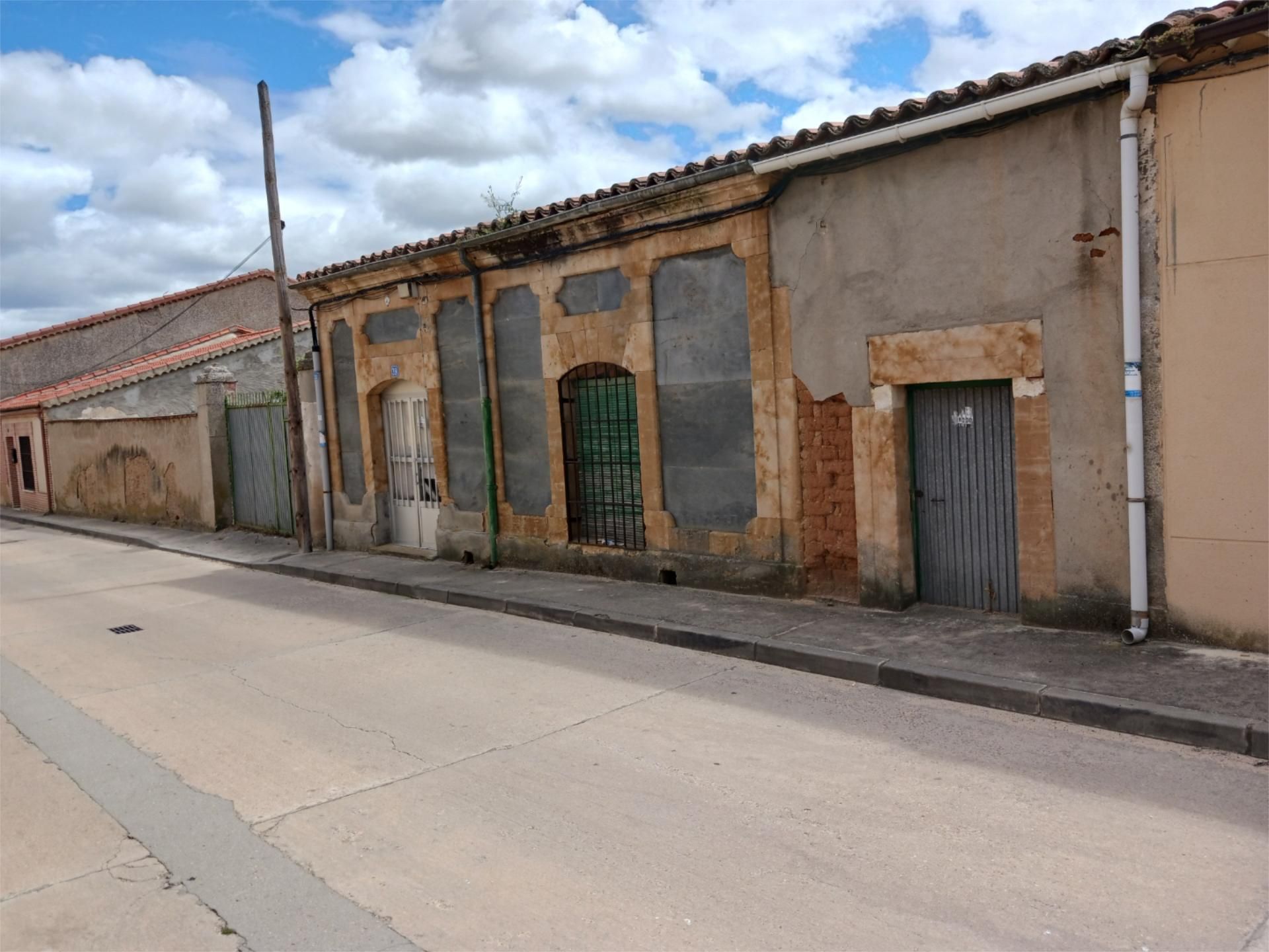 Exterior view of Planta baja for sale in Moraleja del Vino