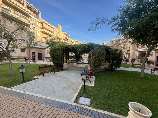 Piso en Alquiler en Calle María Montessori, 4 en Tablero Bajo - Arruzafilla