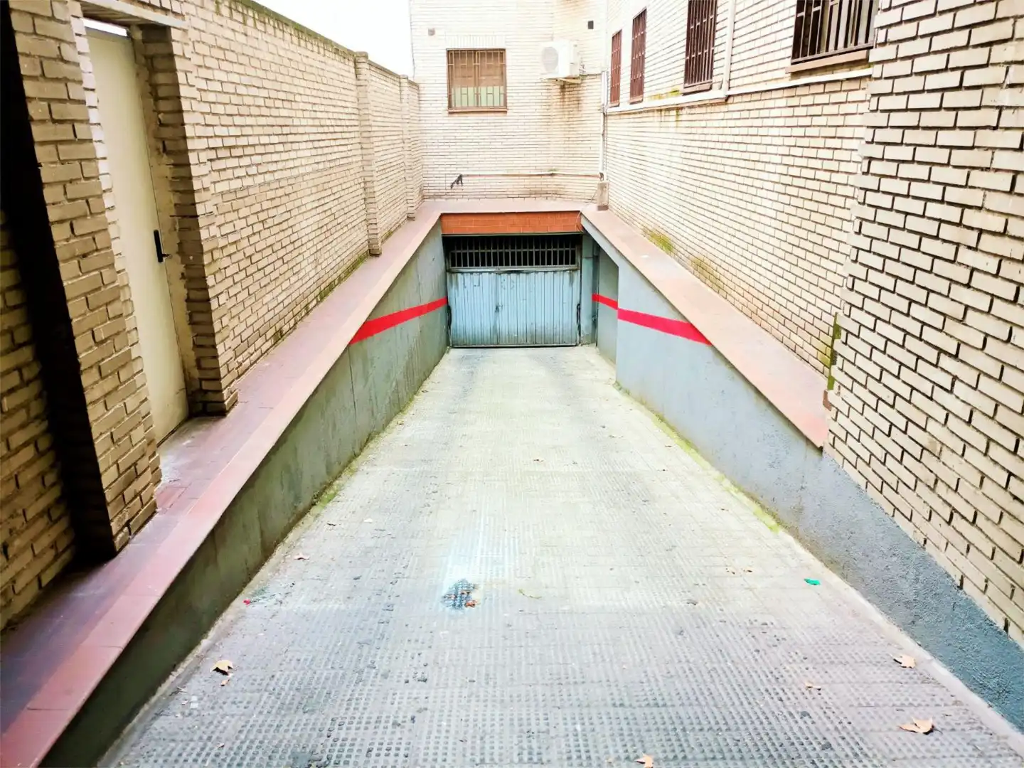 Exterior view of Garage for sale in Madrid