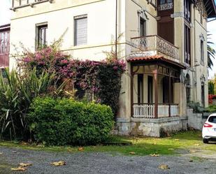 Vista exterior de Casa o xalet de lloguer en Pravia amb Calefacció, Jardí privat i Parquet