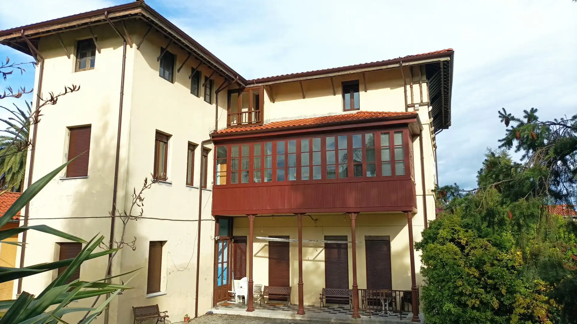 Vista exterior de Casa o xalet de lloguer en Pravia amb Calefacció, Jardí privat i Parquet